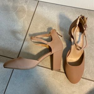 NWOT Nude Heels